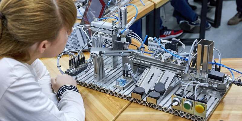 Еще один технопарк для детей и подростков начал работу в Москве
